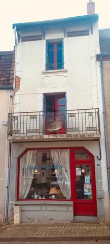 Joli magasin avec habitation au dessus