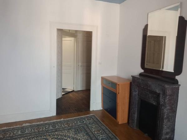 Joli magasin avec habitation au dessus