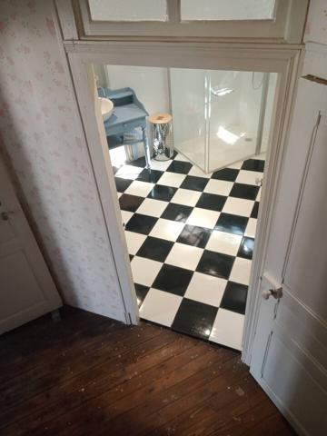 Joli magasin avec habitation au dessus