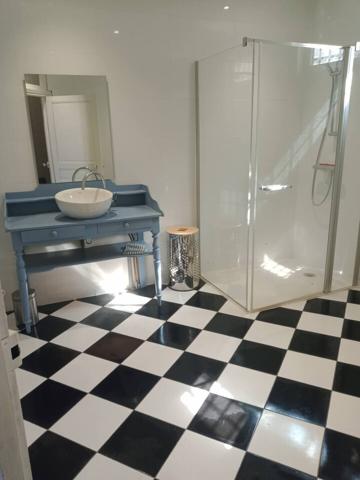 Joli magasin avec habitation au dessus