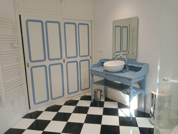 Joli magasin avec habitation au dessus