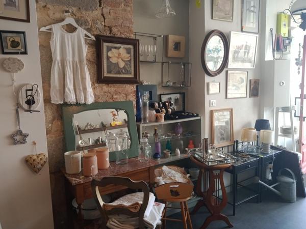 Joli magasin avec habitation au dessus