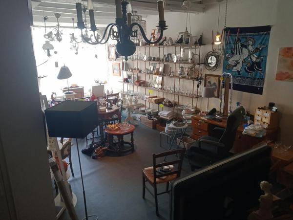 Joli magasin avec habitation au dessus