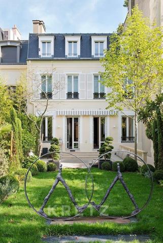 Hotel Particulier familial en pierre de taille à deux pas du bois.