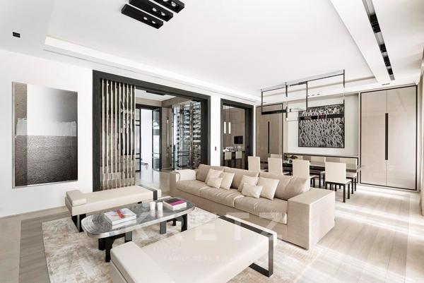 Hotel Particulier familial en pierre de taille à deux pas du bois.