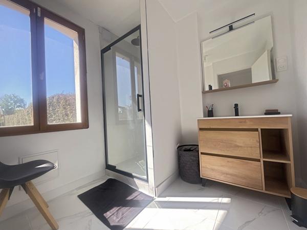 À vendre - Maison individuelle, 6 pièces située à Rosny-sur-Seine (78710)
