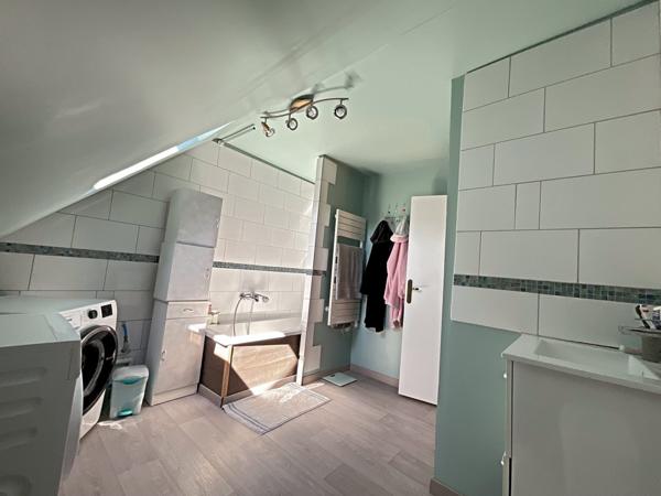 À vendre - Maison individuelle, 6 pièces située à Rosny-sur-Seine (78710)