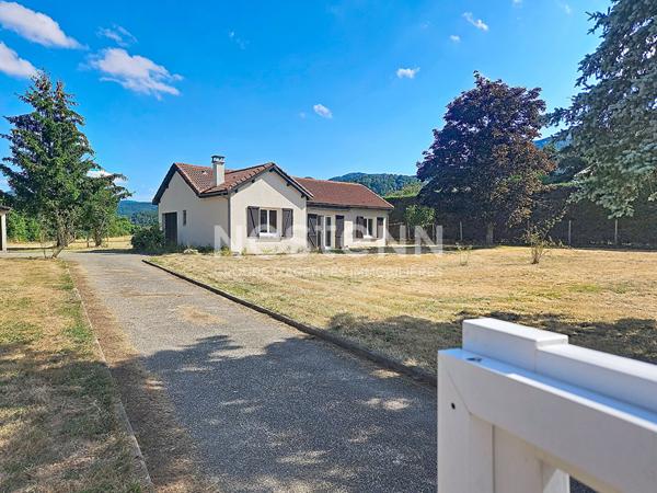 EXCLUSIVITE !  Hameau de RETOURNAC Maison plain pied sur 2000 m2 de terrain plat