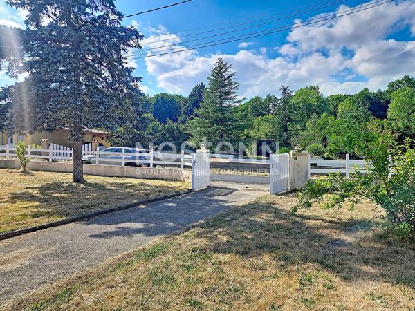 EXCLUSIVITE !  Hameau de RETOURNAC Maison plain pied sur 2000 m2 de terrain plat
