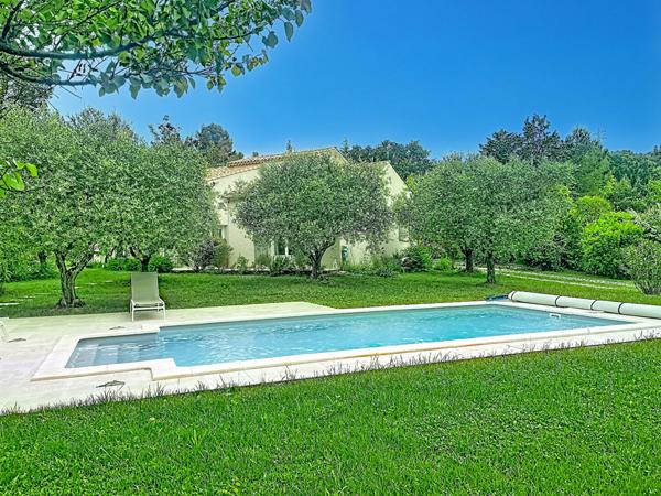 Maison Pierrevert, 6 pièces,142 m2, terrasses, piscine, et dépendances