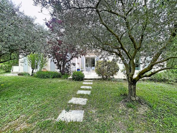Maison Pierrevert, 6 pièces,142 m2, terrasses, piscine, et dépendances