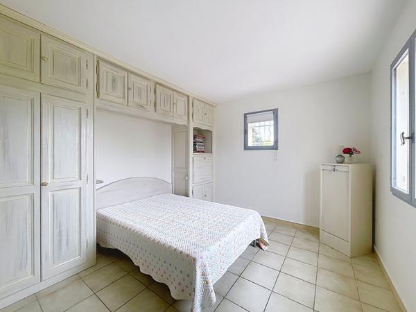 Maison Pierrevert, 6 pièces,142 m2, terrasses, piscine, et dépendances