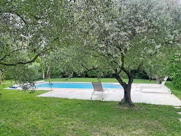 Maison Pierrevert, 6 pièces,142 m2, terrasses, piscine, et dépendances