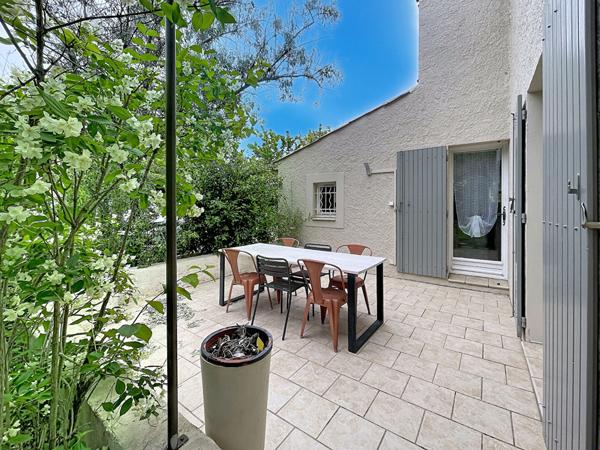 Maison Pierrevert, 6 pièces,142 m2, terrasses, piscine, et dépendances
