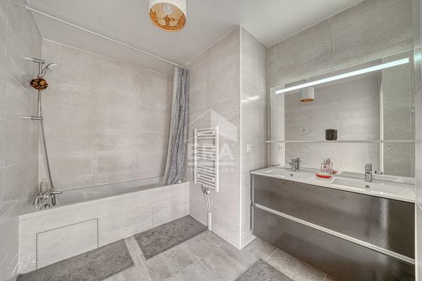 Chaville Centre-ville - Appartement 3 pièces de 64,83 m² avec terrasse de 17,48 m² et parking