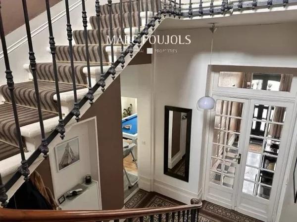 Bordeaux : Maison de ville avec dépendance et jardin avec piscine