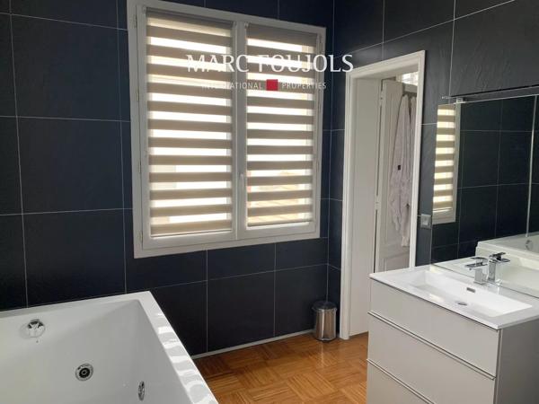 Bordeaux : Maison de ville avec dépendance et jardin avec piscine