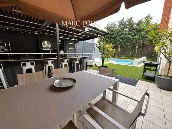 Bordeaux : Maison de ville avec dépendance et jardin avec piscine