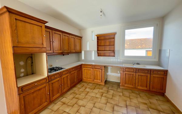 Maison à vendre    6 pièces • 121,80 m2 Saint-Benoît