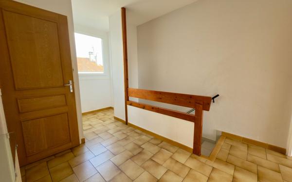 Maison à vendre    6 pièces • 121,80 m2 Saint-Benoît