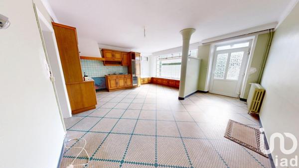 Maison de village 7 pièces de 156 m² à Lopérec (29590)