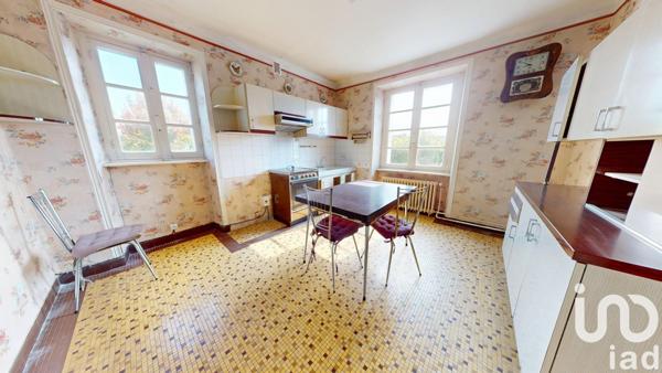 Maison de village 7 pièces de 156 m² à Lopérec (29590)