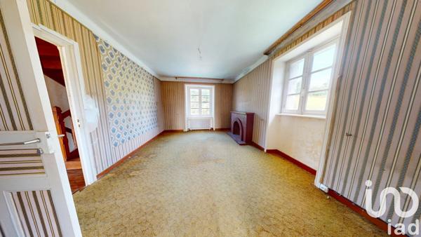 Maison de village 7 pièces de 156 m² à Lopérec (29590)