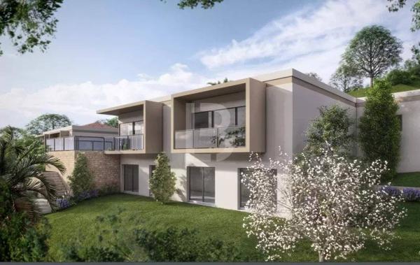 A vendre à Mougins, terrain à diviser en 2 villas avec permis de construire purgé