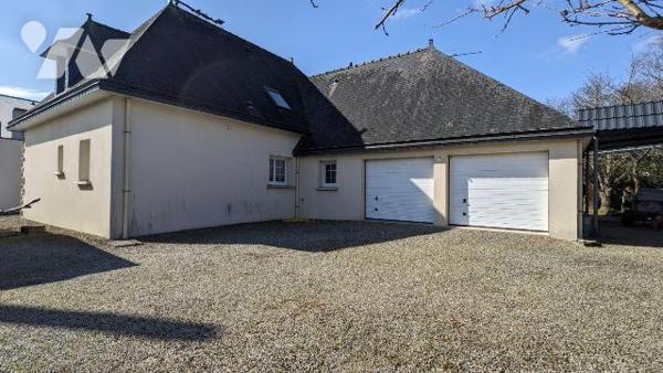 Exclusivement chez Maitre LE GUALES, à BRUZ, proche des commerces, des écoles, collège et lycée...