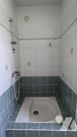 Exclusivement chez Maitre LE GUALES, à BRUZ, proche des commerces, des écoles, collège et lycée...