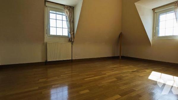 Exclusivement chez Maitre LE GUALES, à BRUZ, proche des commerces, des écoles, collège et lycée...