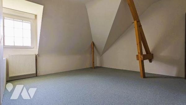 Exclusivement chez Maitre LE GUALES, à BRUZ, proche des commerces, des écoles, collège et lycée...