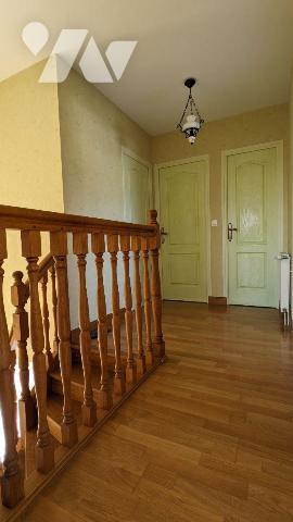 Exclusivement chez Maitre LE GUALES, à BRUZ, proche des commerces, des écoles, collège et lycée...