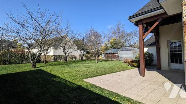 Exclusivement chez Maitre LE GUALES, à BRUZ, proche des commerces, des écoles, collège et lycée...