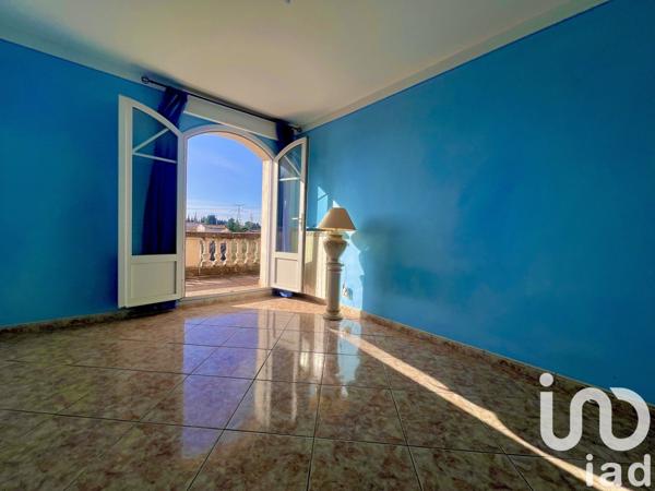 Maison traditionnelle 5 pièces de 178 m² à Rochefort-du-Gard (30650)