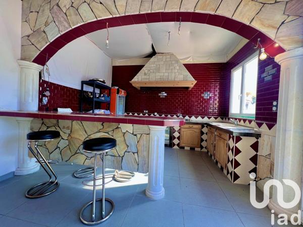 Maison traditionnelle 5 pièces de 178 m² à Rochefort-du-Gard (30650)