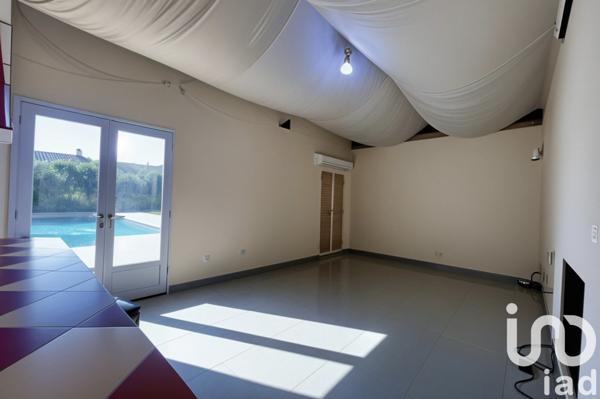 Maison traditionnelle 5 pièces de 178 m² à Rochefort-du-Gard (30650)