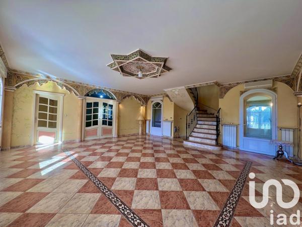 Maison traditionnelle 5 pièces de 178 m² à Rochefort-du-Gard (30650)