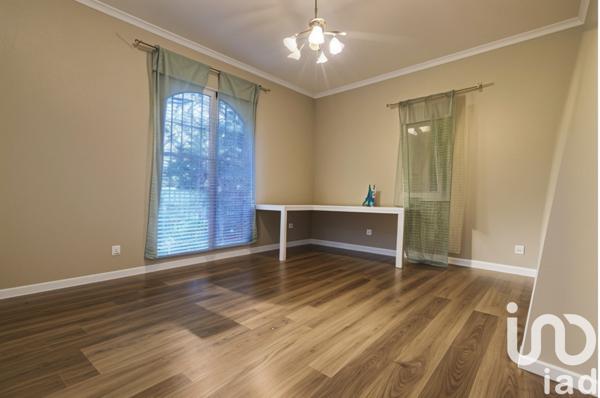 Maison traditionnelle 5 pièces de 178 m² à Rochefort-du-Gard (30650)