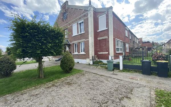 Maison à louer    5 pièces •  Charmes