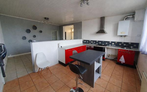 Maison à louer    5 pièces •  Charmes