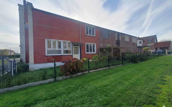 Maison à louer    5 pièces •  Charmes