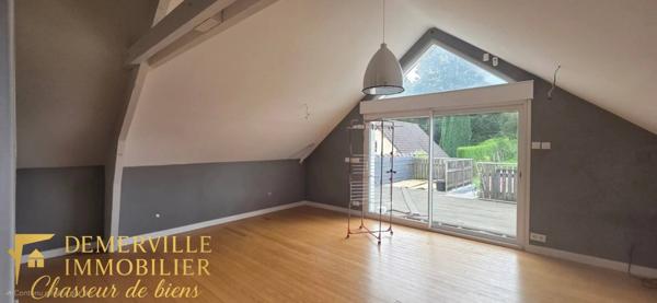 Opportunité rare – Habitation, local commercial & hangar sur grand terrain