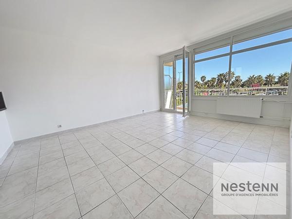 Fréjus - Secteur Base Nature, T2 dernier étage avec vue dégagée et place de parking