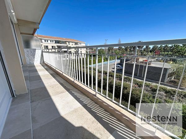 Fréjus - Secteur Base Nature, T2 dernier étage avec vue dégagée et place de parking