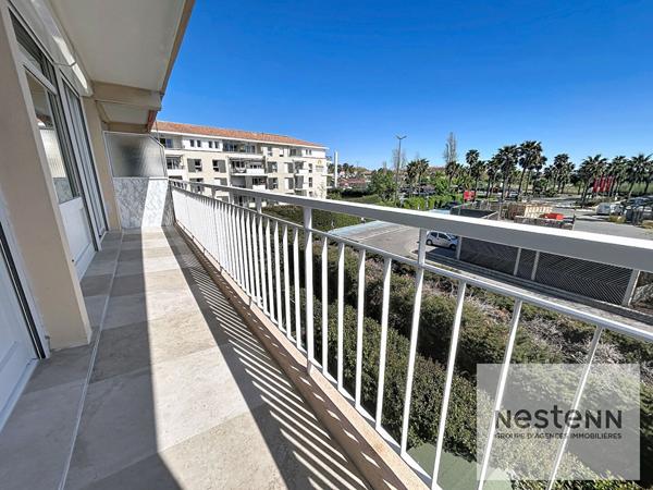 Fréjus - Secteur Base Nature, T2 dernier étage avec vue dégagée et place de parking