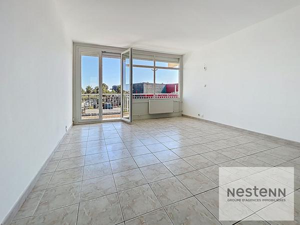 Fréjus - Secteur Base Nature, T2 dernier étage avec vue dégagée et place de parking