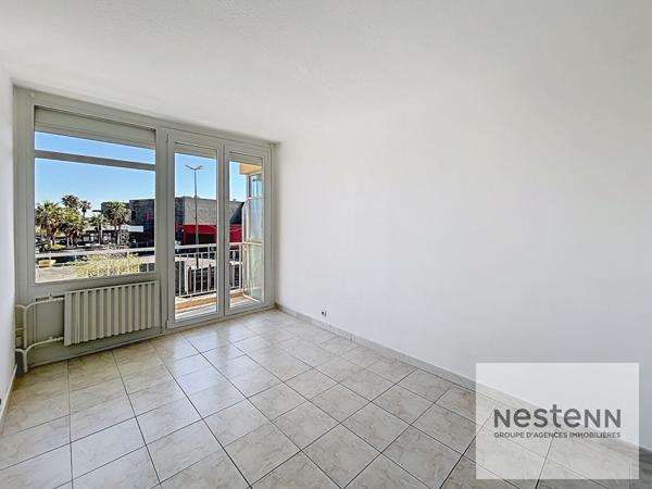 Fréjus - Secteur Base Nature, T2 dernier étage avec vue dégagée et place de parking