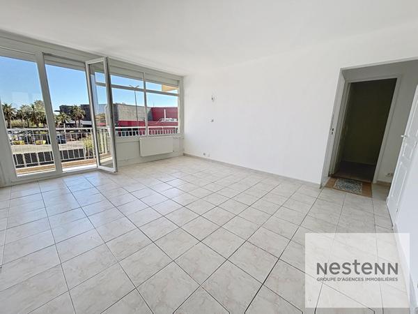 Fréjus - Secteur Base Nature, T2 dernier étage avec vue dégagée et place de parking