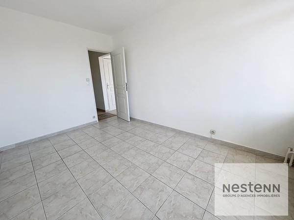 Fréjus - Secteur Base Nature, T2 dernier étage avec vue dégagée et place de parking